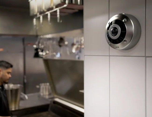 Axis Communications lança câmera panorâmica em aço inoxidável para ambientes industriais e de processamento de alimentos